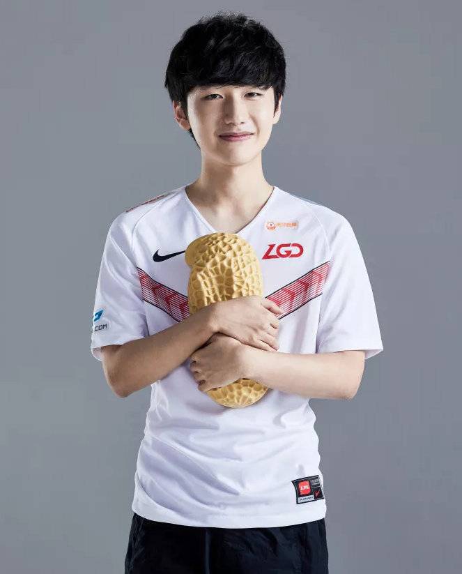 赛中展现更 赛中展现更